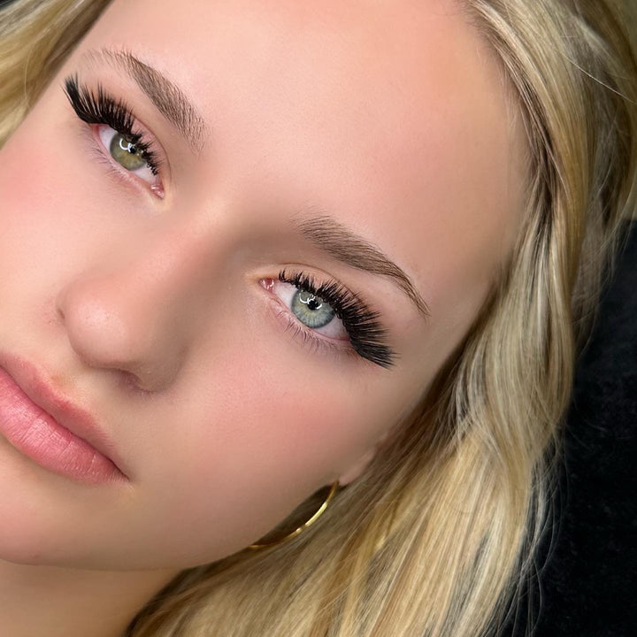 .05 Volume Lash Trays Cashmere